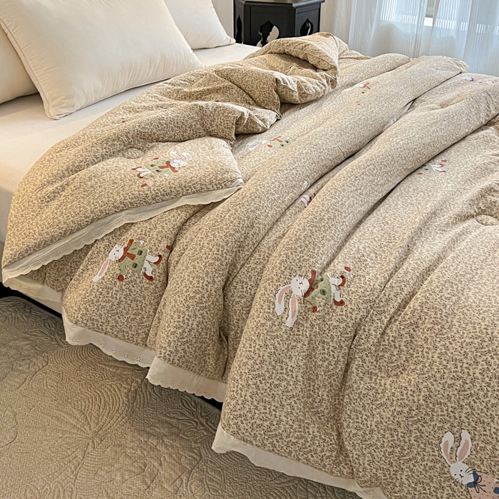 91家纺网 家纺一手货源 找家纺 曲之慕 2025新款云朵棉软糯柔软舒适秋冬被被子被芯 兔兔糖