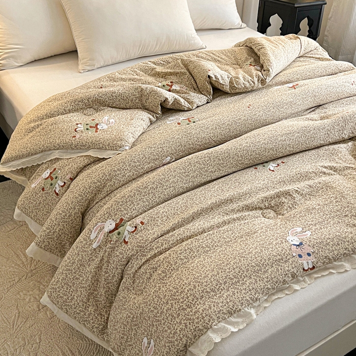 91家纺网 家纺一手货源 找家纺 曲之慕 2025新款云朵棉软糯柔软舒适秋冬被被子被芯 兔兔糖