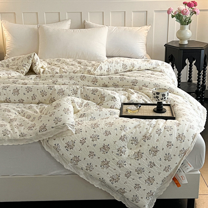 91家纺网 家纺一手货源 找家纺 曲之慕 2025新款云朵棉软糯柔软舒适秋冬被被子被芯 海棠