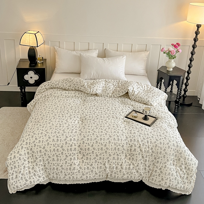 91家纺网 家纺一手货源 找家纺 曲之慕 2025新款云朵棉软糯柔软舒适秋冬被被子被芯 幽兰玫瑰