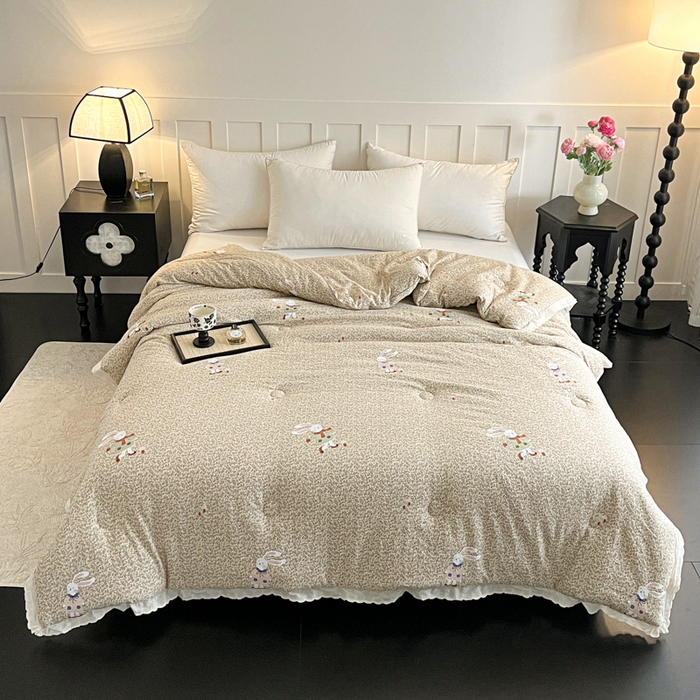 91家纺网 家纺一手货源 找家纺 曲之慕 2025新款云朵棉软糯柔软舒适秋冬被被子被芯 兔兔糖