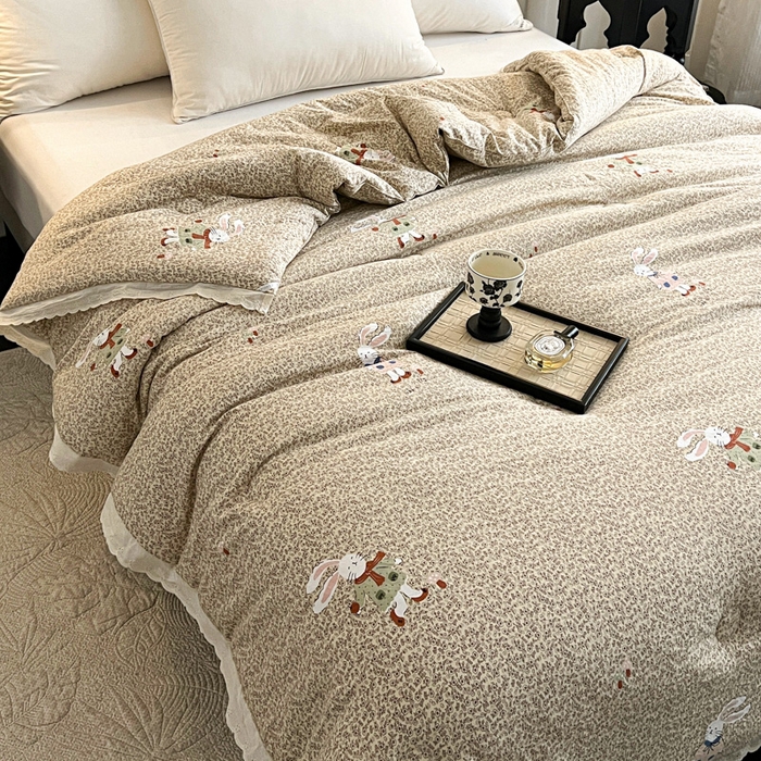 91家纺网 家纺一手货源 找家纺 曲之慕 2025新款云朵棉软糯柔软舒适秋冬被被子被芯 兔兔糖