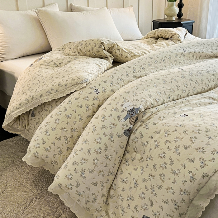 91家纺网 家纺一手货源 找家纺 曲之慕 2025新款云朵棉软糯柔软舒适秋冬被被子被芯 馋嘴小猫