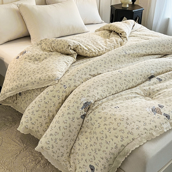 91家纺网 家纺一手货源 找家纺 曲之慕 2025新款云朵棉软糯柔软舒适秋冬被被子被芯 馋嘴小猫