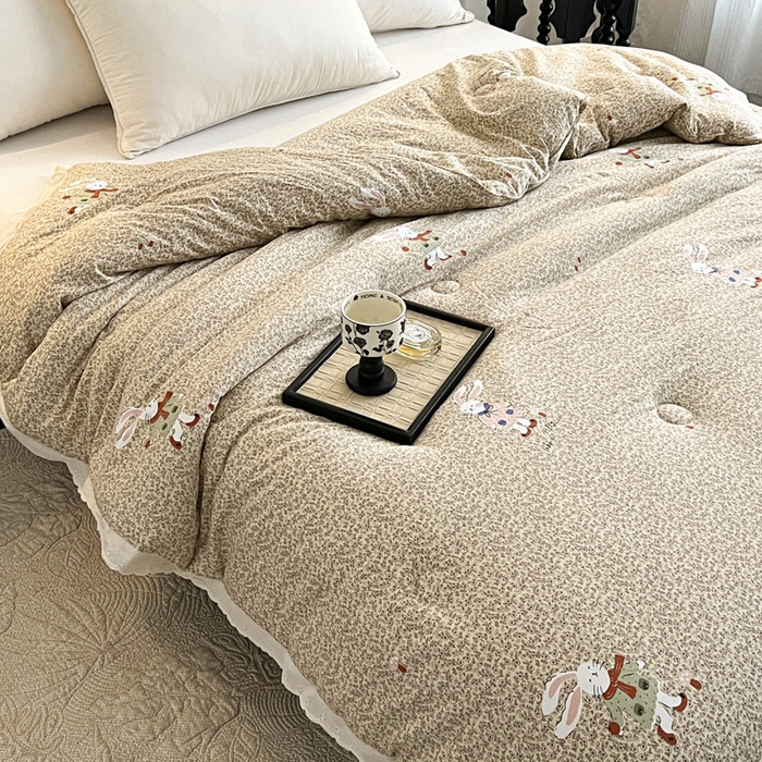 91家纺网 家纺一手货源 找家纺 曲之慕 2025新款云朵棉软糯柔软舒适秋冬被被子被芯 兔兔糖