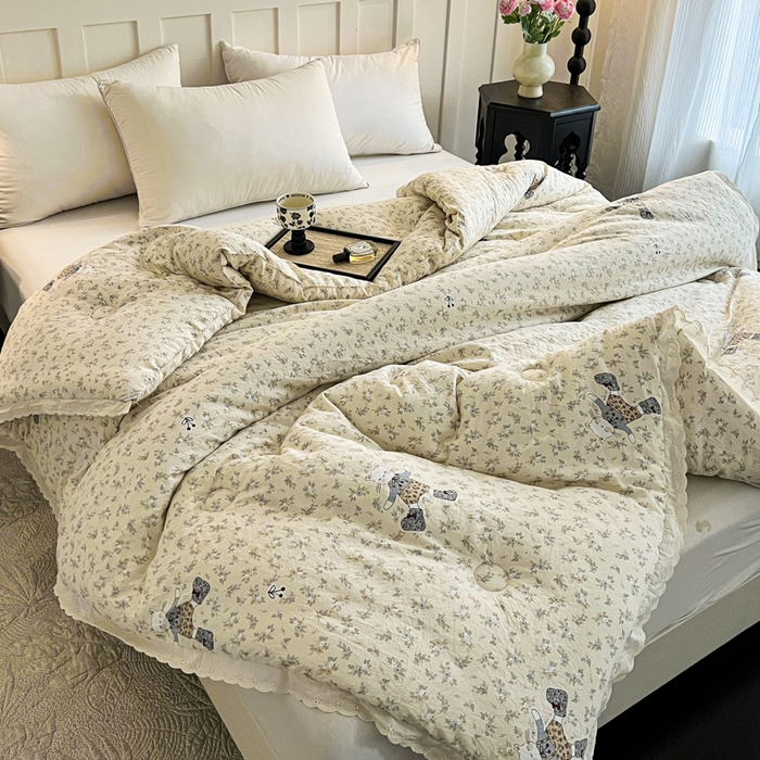 91家纺网 家纺一手货源 找家纺 曲之慕 2025新款云朵棉软糯柔软舒适秋冬被被子被芯 馋嘴小猫