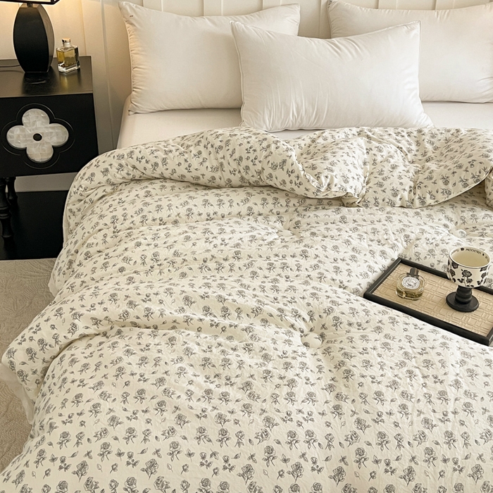 91家纺网 家纺一手货源 找家纺 曲之慕 2025新款云朵棉软糯柔软舒适秋冬被被子被芯 幽兰玫瑰