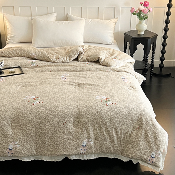 91家纺网 家纺一手货源 找家纺 曲之慕 2025新款云朵棉软糯柔软舒适秋冬被被子被芯 兔兔糖