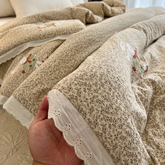 91家纺网 家纺一手货源 找家纺 曲之慕 2025新款云朵棉软糯柔软舒适秋冬被被子被芯 兔兔糖