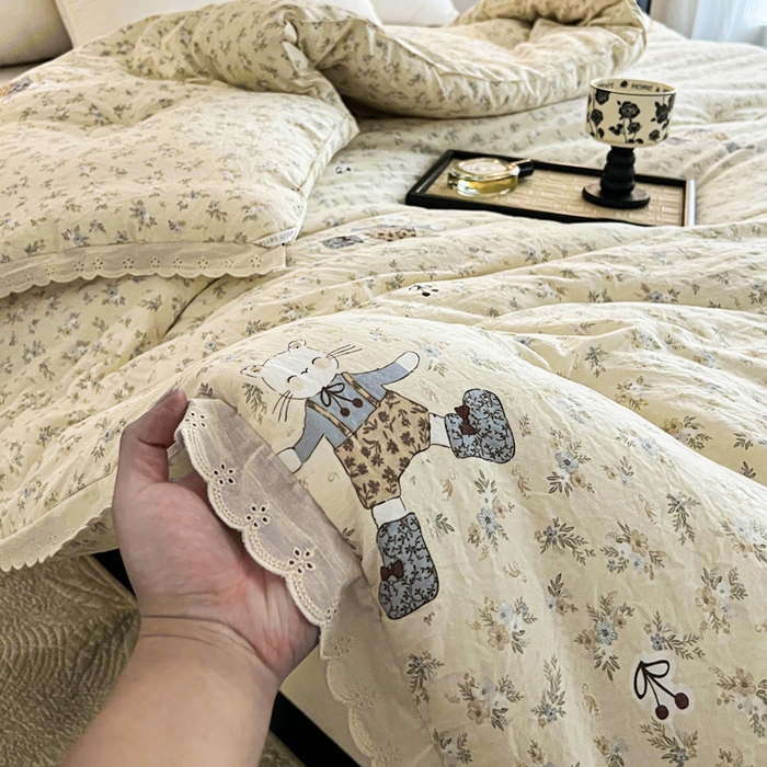 91家纺网 家纺一手货源 找家纺 曲之慕 2025新款云朵棉软糯柔软舒适秋冬被被子被芯 馋嘴小猫