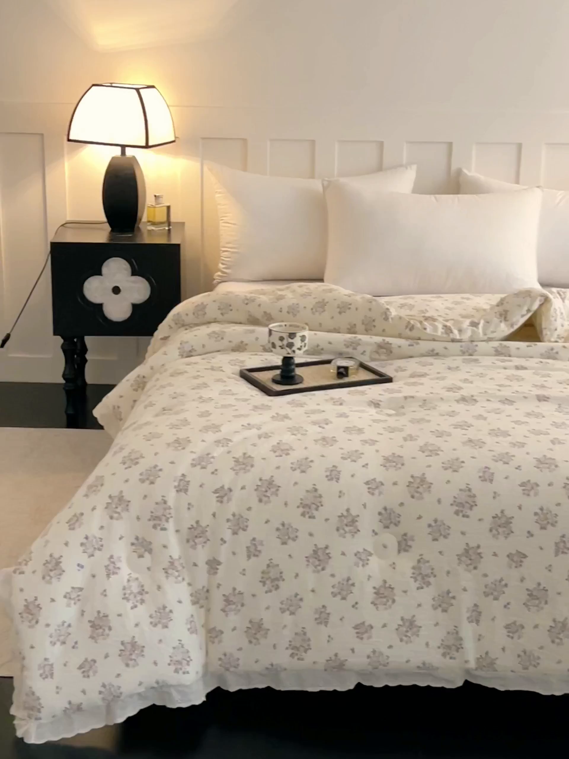 91家纺网 家纺一手货源 找家纺 曲之慕 2025新款云朵棉软糯柔软舒适秋冬被被子被芯 海棠