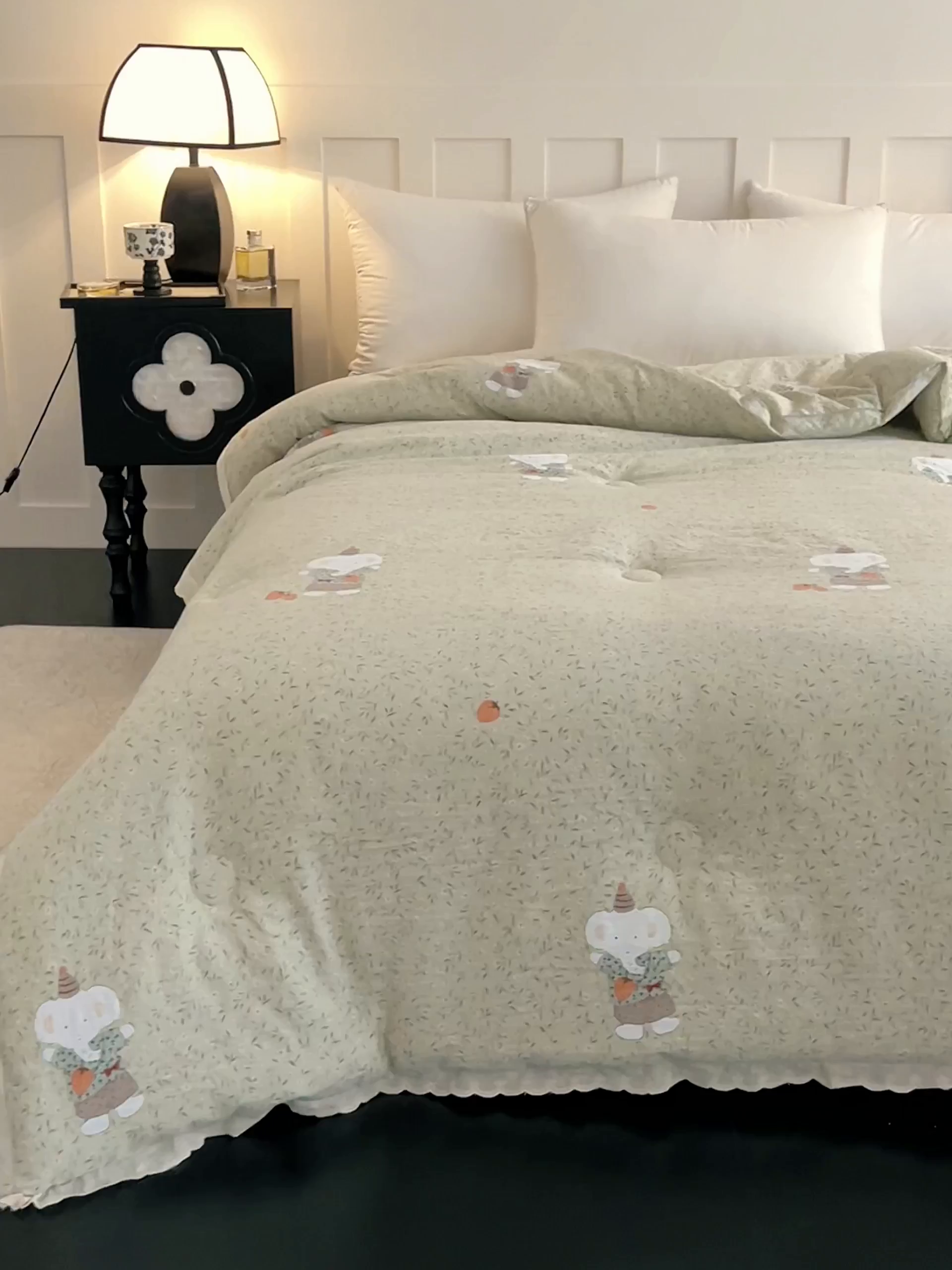 91家纺网 家纺一手货源 找家纺 曲之慕 2025新款云朵棉软糯柔软舒适秋冬被被子被芯 大耳象