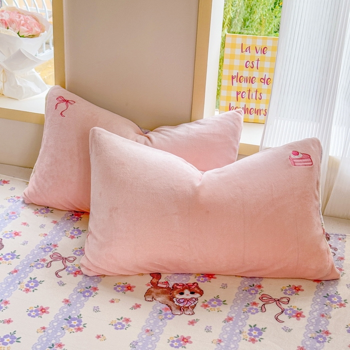 91家纺网 家纺一手货源 找家纺 梦舒阳家纺 2025贴布绣牛奶绒四件套可爱卡通牛奶绒刺绣四件套量大优惠 美美猫