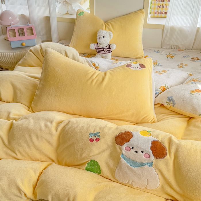 91家纺网 家纺一手货源 找家纺 梦舒阳家纺 2025贴布绣牛奶绒四件套可爱卡通牛奶绒刺绣四件套量大优惠 萌萌狗