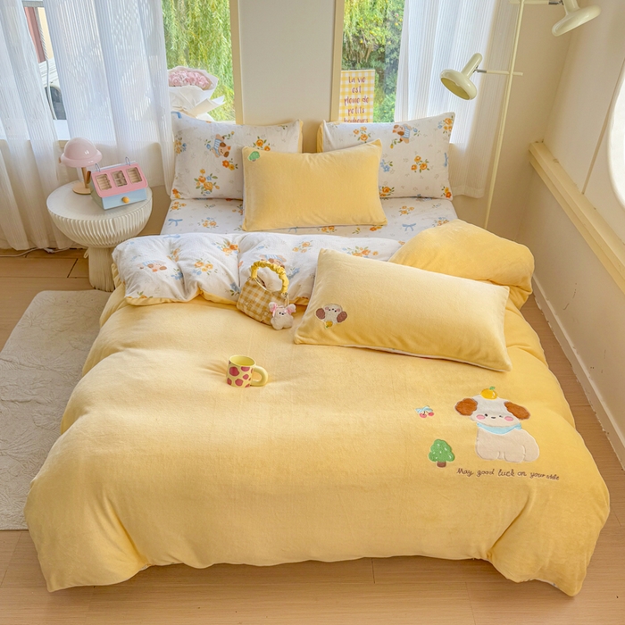 91家纺网 家纺一手货源 找家纺 梦舒阳家纺 2025贴布绣牛奶绒四件套可爱卡通牛奶绒刺绣四件套量大优惠 萌萌狗