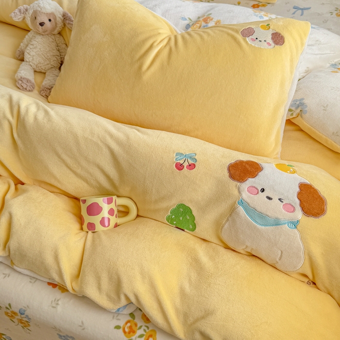 91家纺网 家纺一手货源 找家纺 梦舒阳家纺 2025贴布绣牛奶绒四件套可爱卡通牛奶绒刺绣四件套量大优惠 萌萌狗