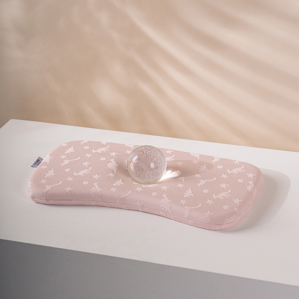 91家纺网 家纺一手货源 找家纺 芯奇想 2025新款安睡枕聚氨酯枕芯婴儿枕头宝宝护颈椎儿童生物基记忆棉学生低枕芯 （粉色）提花1-5岁儿童枕