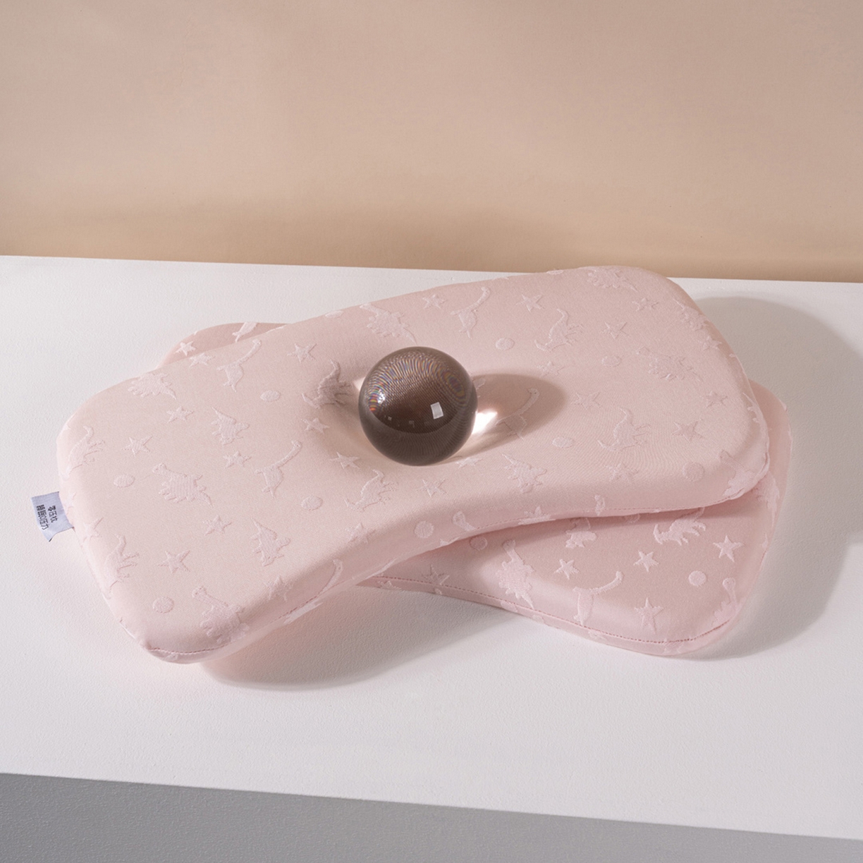 91家纺网 家纺一手货源 找家纺 芯奇想 2025新款安睡枕聚氨酯枕芯婴儿枕头宝宝护颈椎儿童生物基记忆棉学生低枕芯 （粉色）提花1-5岁儿童枕