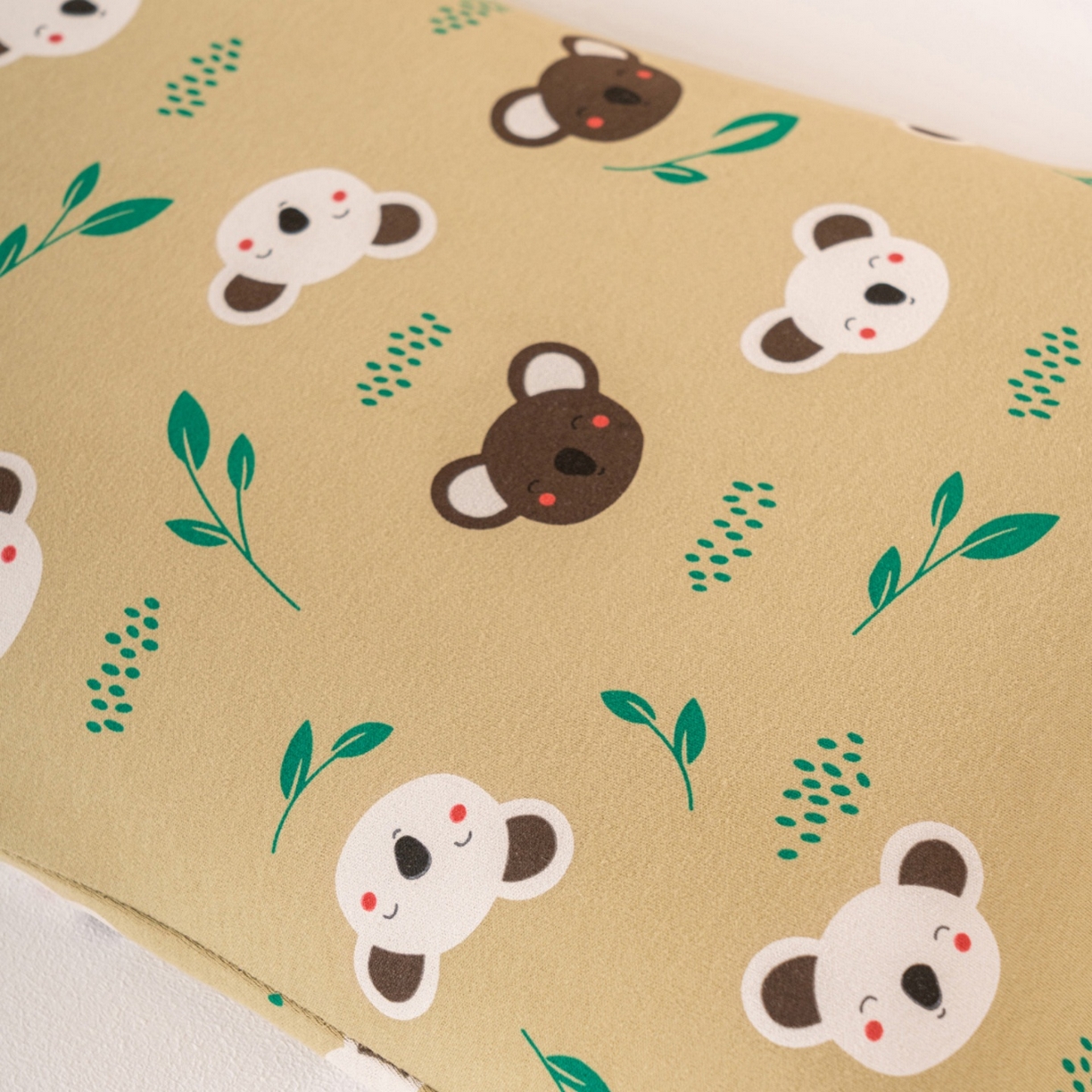 91家纺网 家纺一手货源 找家纺 芯奇想 2025新款全棉卡通儿童枕聚氨酯慢回弹枕芯枕头 考拉-绿色