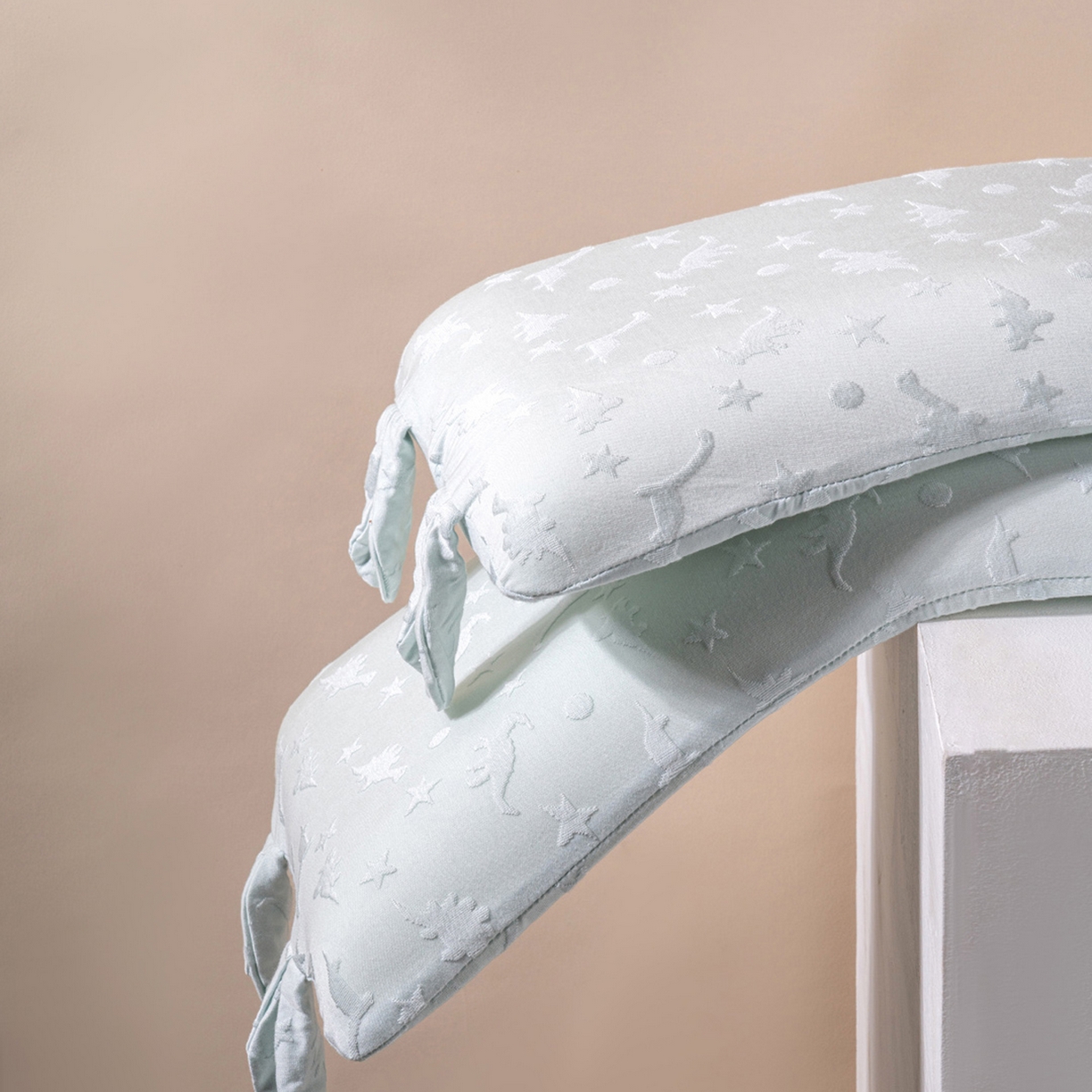 91家纺网 家纺一手货源 找家纺 芯奇想 2025新款学生枕头安睡枕聚氨酯枕芯宝宝护颈椎儿童生物基记忆棉学生低枕芯 灰色