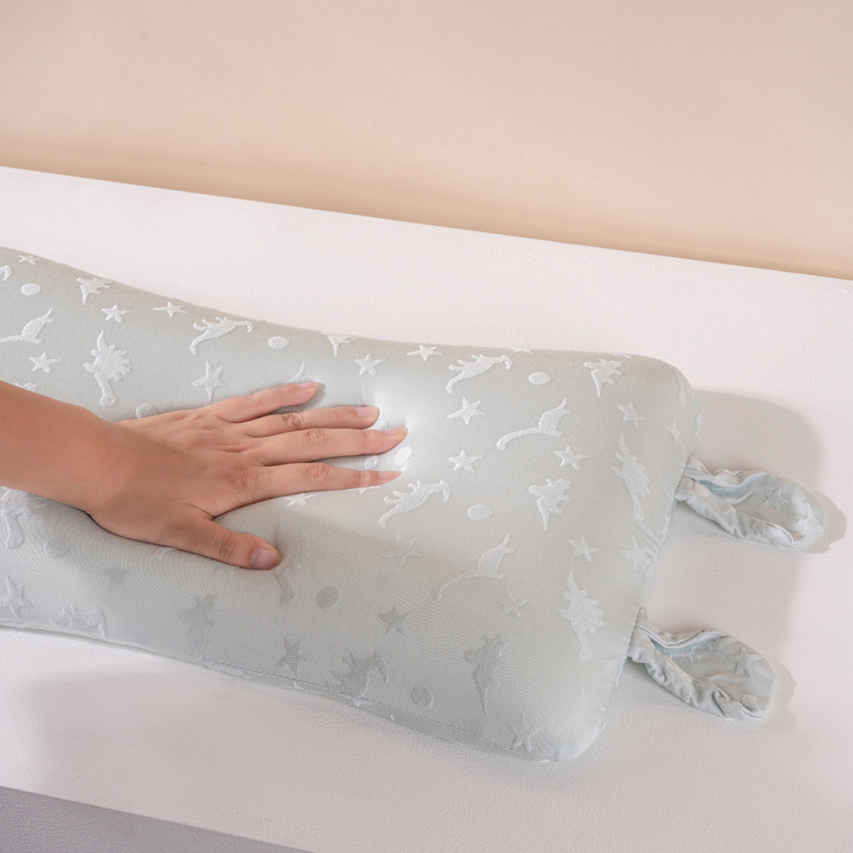 91家纺网 家纺一手货源 找家纺 芯奇想 2025新款学生枕头安睡枕聚氨酯枕芯宝宝护颈椎儿童生物基记忆棉学生低枕芯 灰色