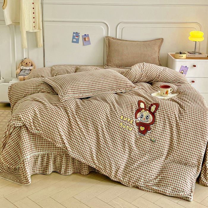 91家纺网 家纺一手货源 找家纺 （总）尚美 2025爆款格子系列印加绣牛奶绒床盖四件套