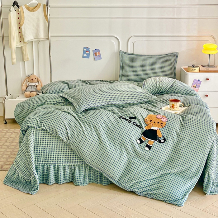 91家纺网 家纺一手货源 找家纺 （总）尚美 2025爆款格子系列印加绣牛奶绒床盖四件套