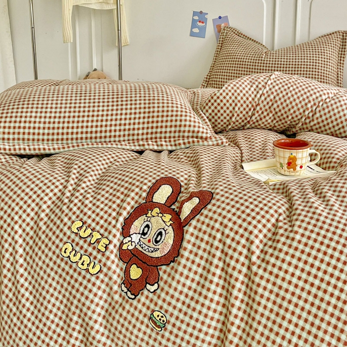 91家纺网 家纺一手货源 找家纺 （总）尚美 2025爆款格子系列印加绣牛奶绒床盖四件套