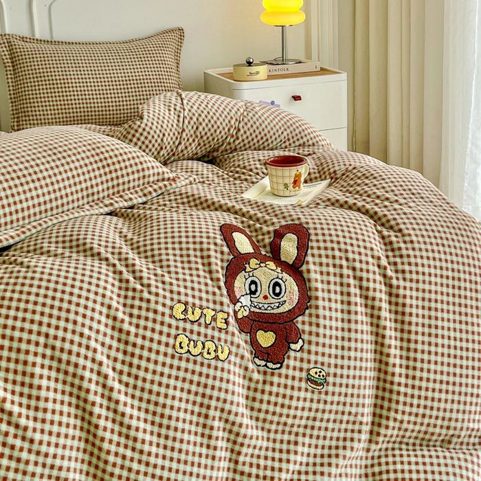 91家纺网 家纺一手货源 找家纺 （总）尚美 2025爆款格子系列印加绣牛奶绒床盖四件套