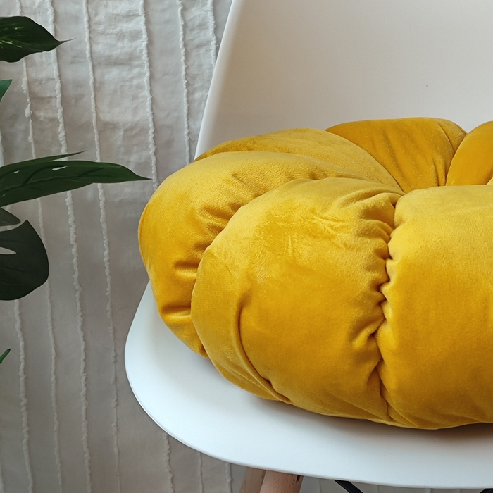 91家纺网 家纺一手货源 找家纺 李帅家居 2025新款荷兰绒花瓣多瓣南瓜抱枕坐垫 南瓜姜黄