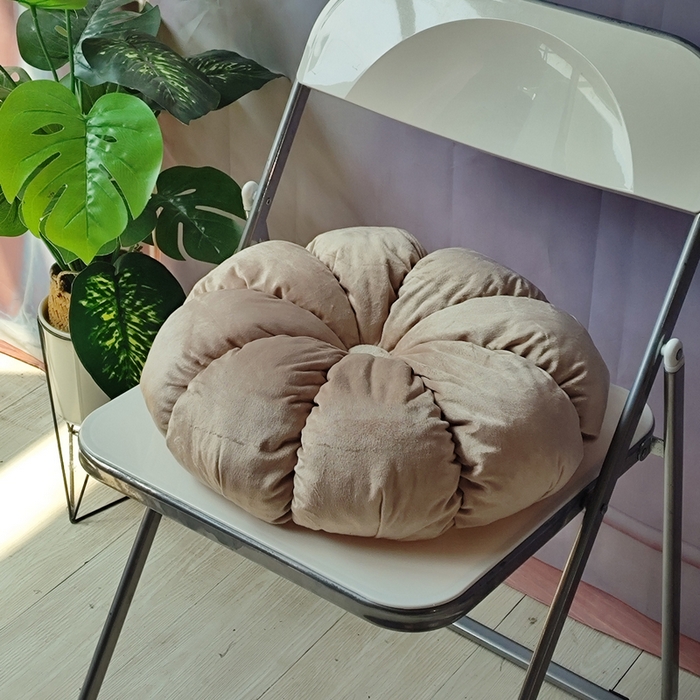 91家纺网 家纺一手货源 找家纺 李帅家居 2025新款荷兰绒花瓣多瓣南瓜抱枕坐垫 卡其