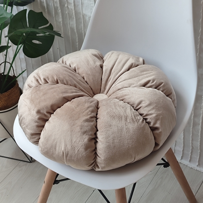 91家纺网 家纺一手货源 找家纺 李帅家居 2025新款荷兰绒花瓣多瓣南瓜抱枕坐垫 卡其