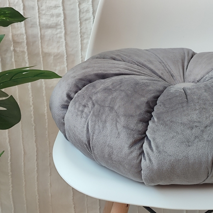 91家纺网 家纺一手货源 找家纺 李帅家居 2025新款荷兰绒花瓣多瓣南瓜抱枕坐垫 南瓜浅灰