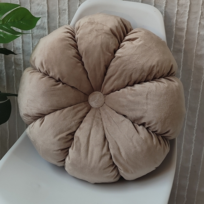 91家纺网 家纺一手货源 找家纺 李帅家居 2025新款荷兰绒花瓣多瓣南瓜抱枕坐垫 卡其