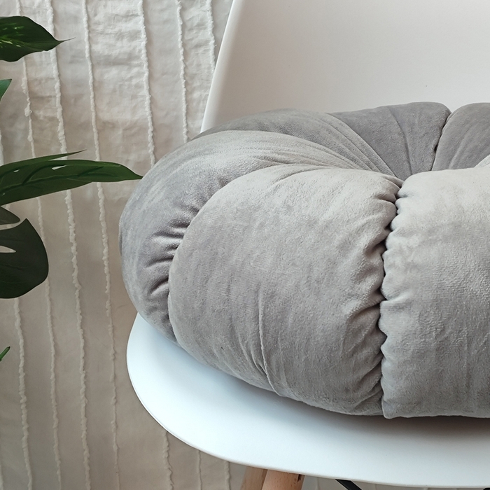 91家纺网 家纺一手货源 找家纺 李帅家居 2025新款荷兰绒花瓣多瓣南瓜抱枕坐垫 南瓜浅灰