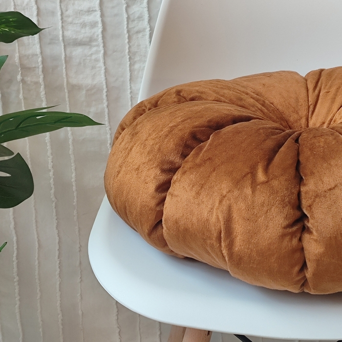 91家纺网 家纺一手货源 找家纺 李帅家居 2025新款荷兰绒花瓣多瓣南瓜抱枕坐垫 南瓜橙色