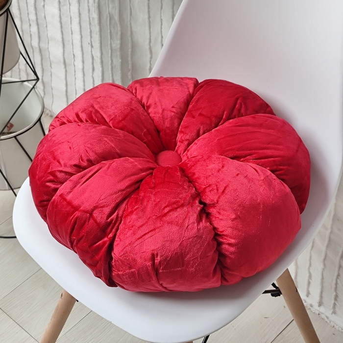 91家纺网 家纺一手货源 找家纺 李帅家居 2025新款荷兰绒花瓣多瓣南瓜抱枕坐垫 南瓜大红