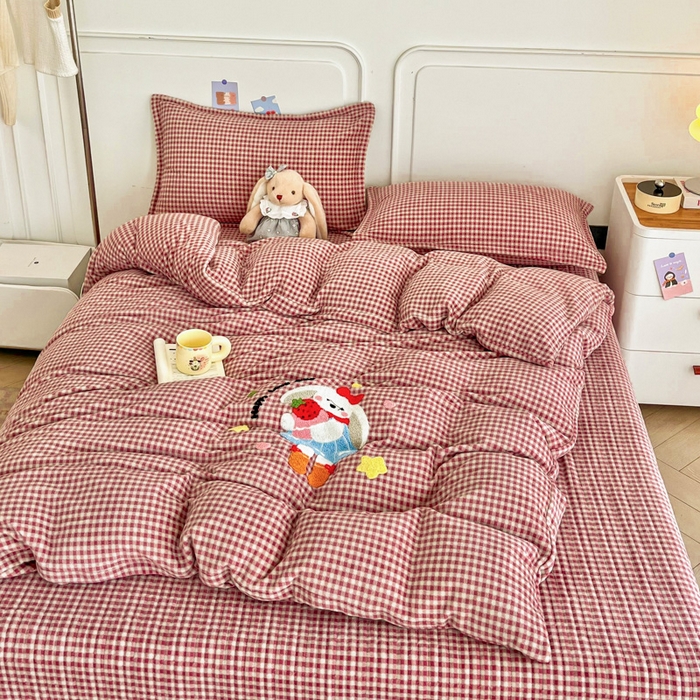 91家纺网 家纺一手货源 找家纺 尚美 2025爆款格子系列印加绣牛奶绒床盖四件套 乖乖兔