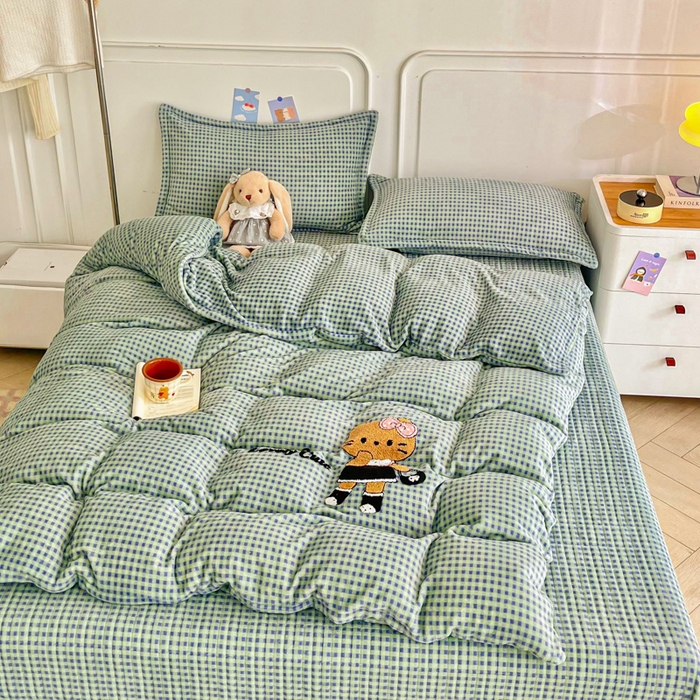 91家纺网 家纺一手货源 找家纺 尚美 2025爆款格子系列印加绣牛奶绒床盖四件套 兰格猫咪