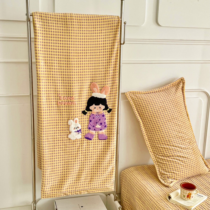 91家纺网 家纺一手货源 找家纺 尚美 2025爆款格子系列印加绣牛奶绒床盖四件套 格格公主