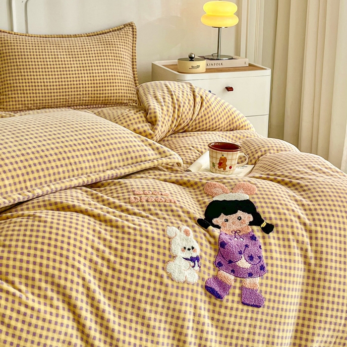 91家纺网 家纺一手货源 找家纺 尚美 2025爆款格子系列印加绣牛奶绒床盖四件套 格格公主