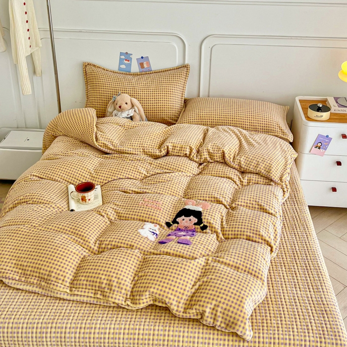 91家纺网 家纺一手货源 找家纺 尚美 2025爆款格子系列印加绣牛奶绒床盖四件套 格格公主