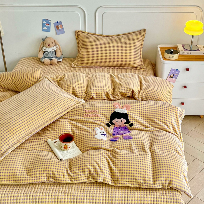 91家纺网 家纺一手货源 找家纺 尚美 2025爆款格子系列印加绣牛奶绒床盖四件套 格格公主