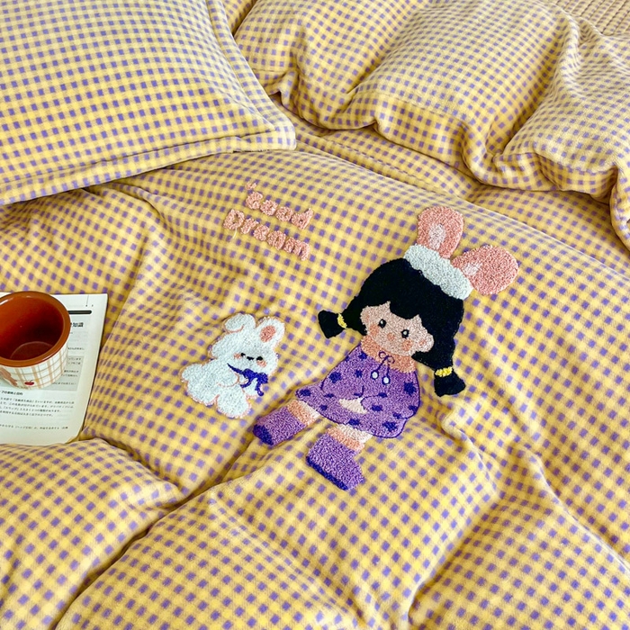 91家纺网 家纺一手货源 找家纺 尚美 2025爆款格子系列印加绣牛奶绒床盖四件套 格格公主