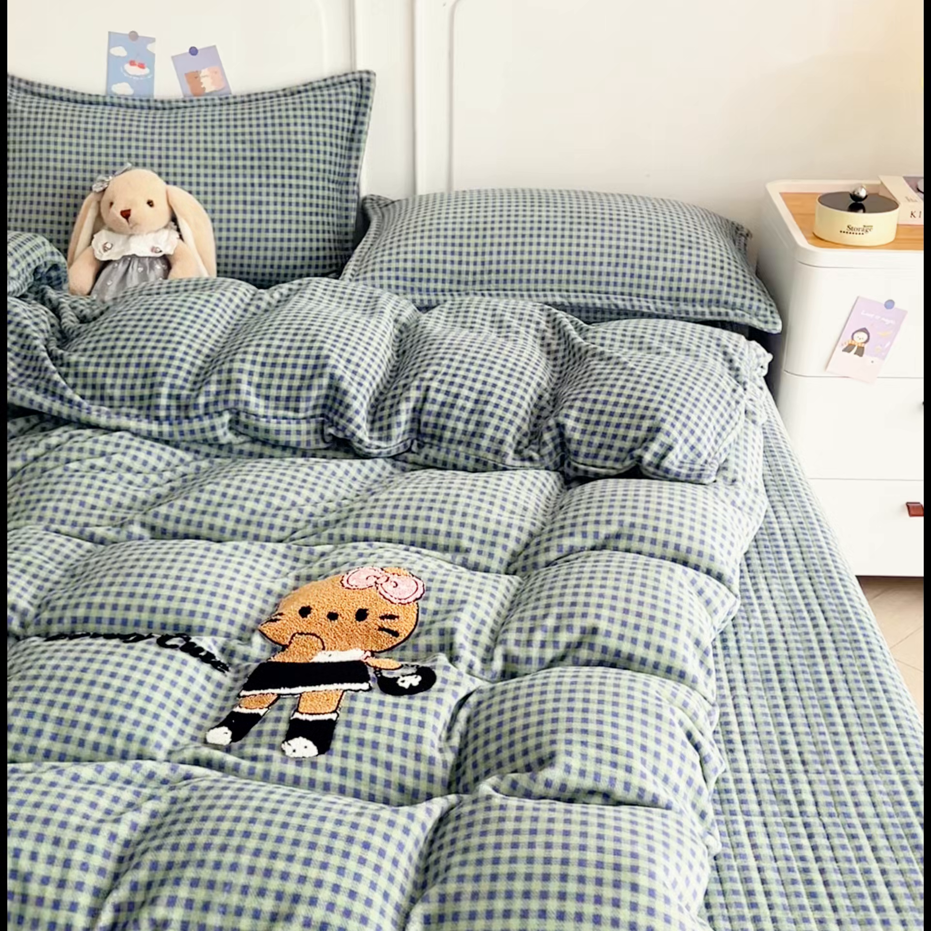 91家纺网 家纺一手货源 找家纺 尚美 2025爆款格子系列印加绣牛奶绒床盖四件套 格格公主