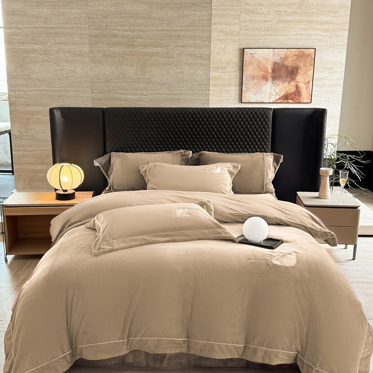 91家纺网 家纺一手货源 找家纺 （总）芯丝路枕业 2025新款蚕丝绒四件套-皇冠鹅