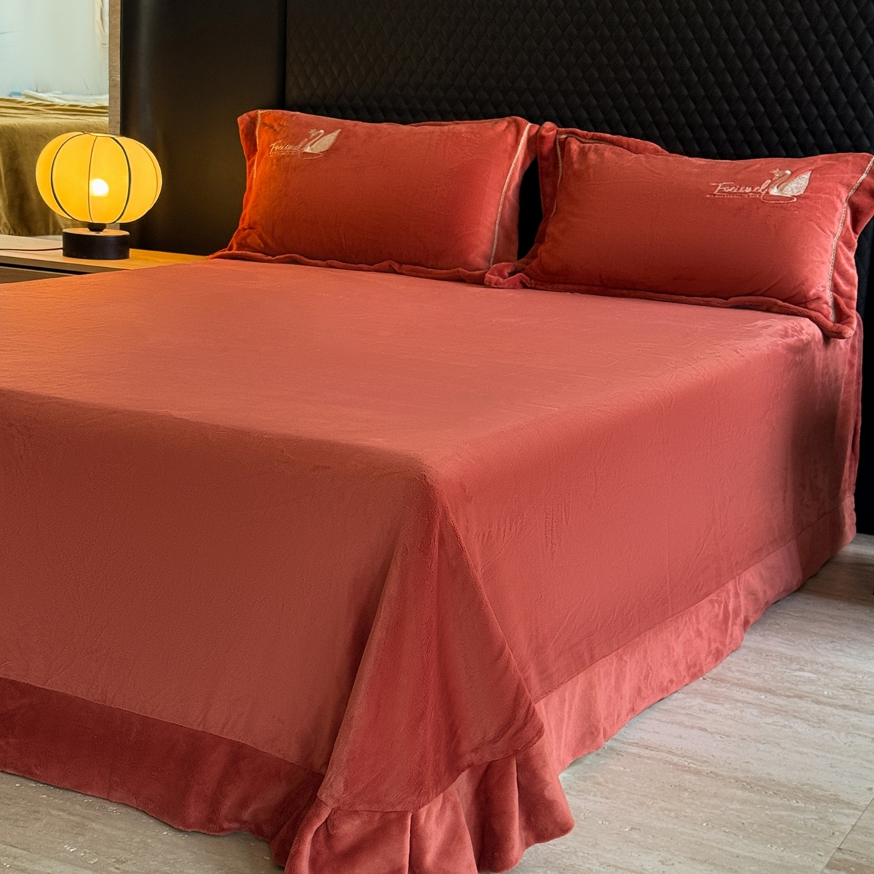 91家纺网 家纺一手货源 找家纺 （总）芯丝路枕业 2025新款蚕丝绒四件套-皇冠鹅