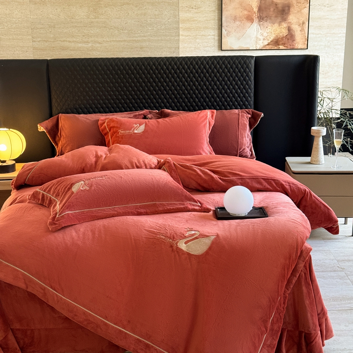 91家纺网 家纺一手货源 找家纺 （总）芯丝路枕业 2025新款蚕丝绒四件套-皇冠鹅