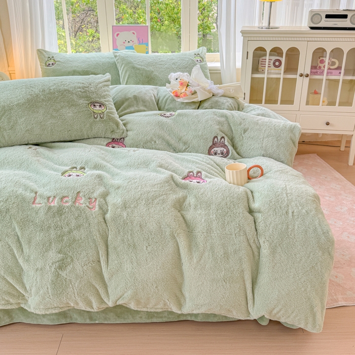 91家纺网 家纺一手货源 找家纺 云木里 2025新款兔绒卡通刺绣手工四件套 兔绒 拉布布-绿