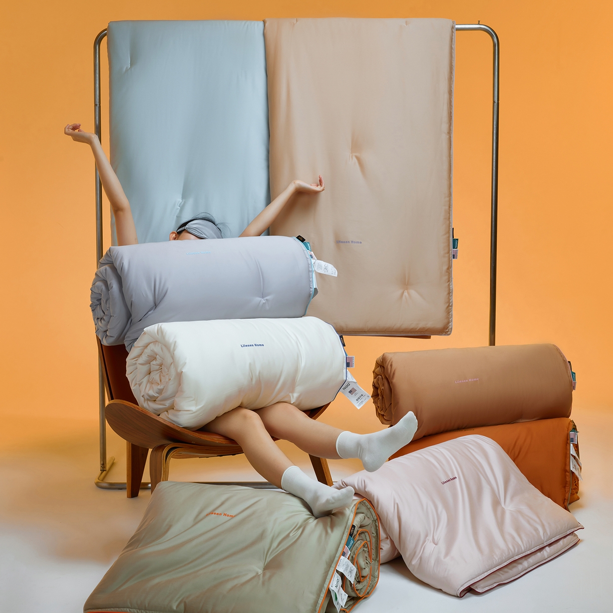 91家纺网 家纺一手货源 找家纺 丽笙被芯 2025新款秋冬亲肤舒适80S超细旦天丝棉微磨毛素色可水洗懒人被-场景一 组合图仅供展示